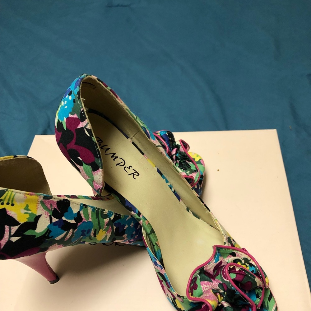 Heeled open toe floral shoes - Picture 2 of 3